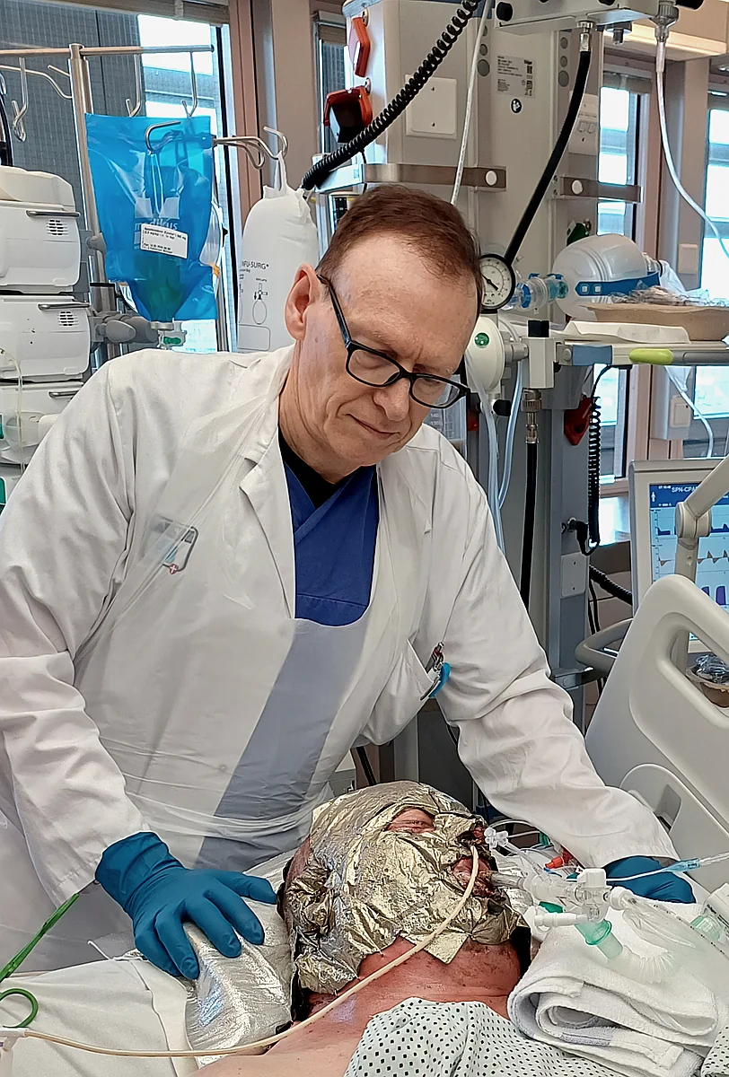 Prof. Ihra examining a burn patient — burn centre ICU